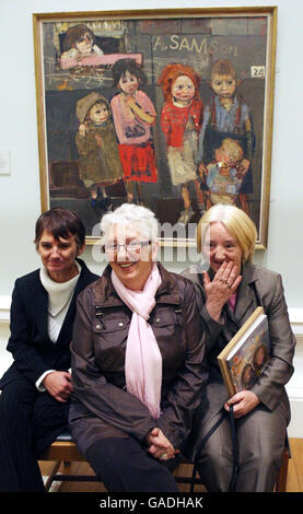 (Left to right) Ann McKenna, Mary McDonald and Pat McLean, some of the children painted by Joan Eardley in the painting behind. The painting is part of the Joan Eardley exhibition at the National Gallery of Scotland, Edinburgh. Stock Photo