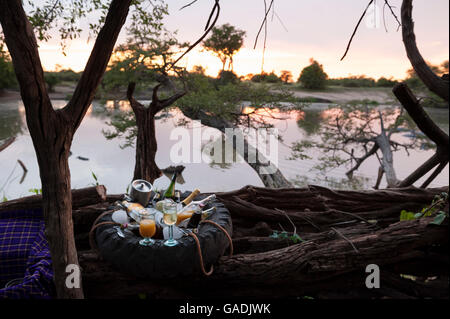 Sundowner drinks at the Grumeti River, Serengeti National Park, Tanzania Stock Photo