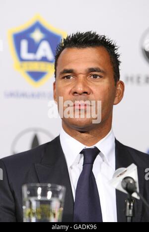 LA Galaxy. Ruud Gullit is introduced as the new head coach of the LA Galaxy, at the Home Depot Center in Los Angeles. Stock Photo