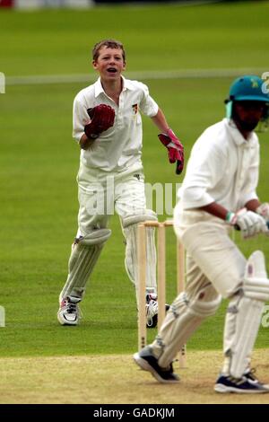 Cricket - The Hobbs Trophy - Croydon SCA u15's v London SCA u15's Stock Photo