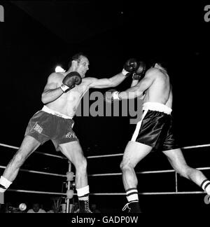 Boxing - European Heavyweight Championship - Jose Urtain v Henry Cooper Stock Photo