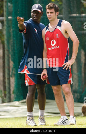 Cricket - England Nets Session - R.Premadasa Stadium. England bowling coach Ottis Gibson talks to James Anderson during a nets session at R.Premadasa Stadium, Colombo, Sri Lanka. Stock Photo