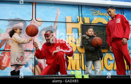 STANDALONE PHOTO. Hundreds of fans attend a pep rally to celebrate the upcoming release of the new High School Musical 2 DVD which hits stores on Monday December 3, 2007. Stock Photo