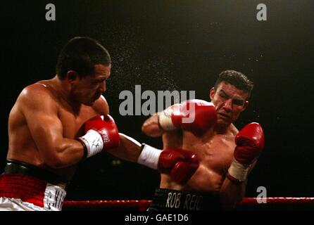 Robin Reid crashes a right hook on Argentina's Francisco Mora during his points victory Stock Photo