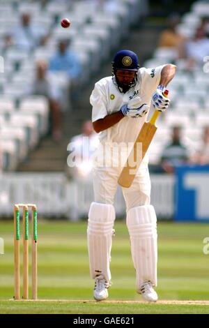 Cricket - England v India - First Npower Test - Final Day. India's VVS Laxman narrowly avoids a bouncer Stock Photo