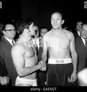 Boxing - European Heavyweight Championship - Jose Urtain v Henry Cooper Stock Photo