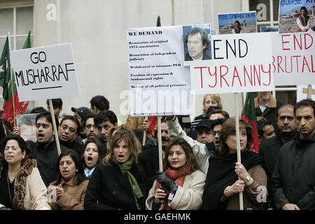 Jemima Khan joins Pakistan protest Stock Photo