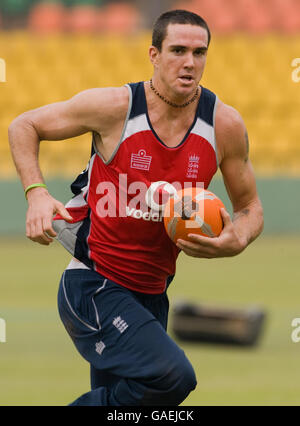 Cricket - England Nets Session - R.Premadasa Stadium. England's Kevin Pietersen takes part in a touch rugby game during a nets practice session at R.Premadasa Stadium, Colombo, Sri Lanka. Stock Photo