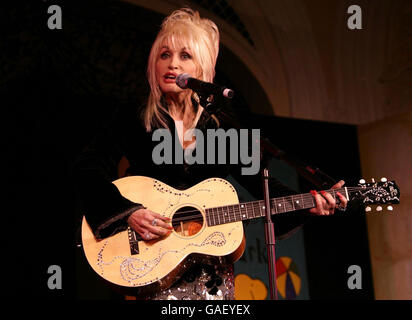 Dolly Parton performs at the launch of her Imagination Library of the United Kingdom - an educational initiative of her Dollywood Foundation that aims for every pre-school child to have their own library of books - at the Savoy Hotel in central London. Stock Photo