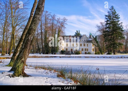 Sallgast Schloss im Winter - Sallgast palace in winter, Brandenburg in Germany Stock Photo