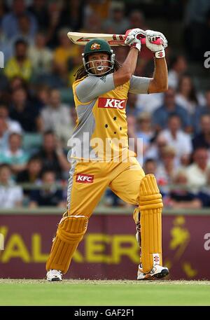 Cricket - KFC Twenty20 Internation Match - Australia v New Zealand - WACA. Australia's Andrew Symonds in action against New Zealand. Stock Photo