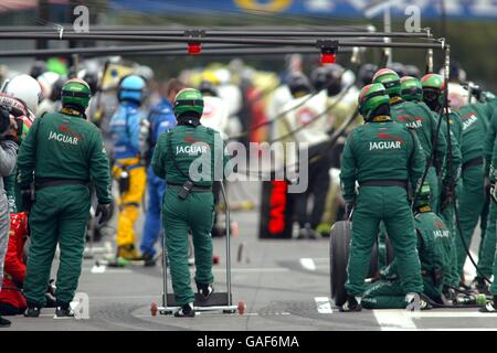 Formula One Motor Racing - Belgian Grand Prix - Race Day. The Jaguar mechanics wait for the drivers Stock Photo