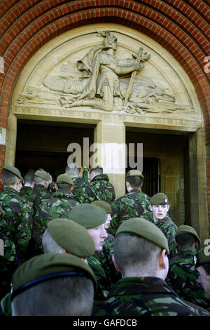 The 1st Battalion, Irish Guards, back from a six-month tour of duty in Iraq, arrive at the Cathedral Church of St Michael and St George Resplendent for a service of thanksgiving and remembrance in Aldershot. Stock Photo