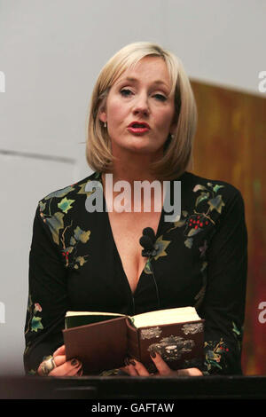 JK Rowling reads extracts from her book 'The Tales of Beedle the Bard' which is to be auctioned in Sotheby's on Thursday 13 December to raise funds for the Childrens Voice campaign, London. Stock Photo