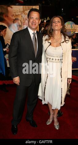 Tom Hanks and Rita Wilson arrive at the premiere of Charlie Wilson's War at the CityWalk Cinema in Universal City, Los Angeles. Stock Photo