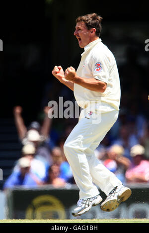 Cricket - 3 Mobile Test Series - Second Test - Day Three - Australia v India - SCG. Australia's Brad Hogg celebrates claiming the wicket of India's Sourav Ganguly during day three of the second test at the SCG Stock Photo