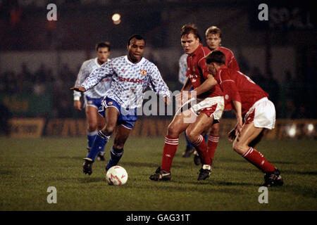 Soccer - European Cup Winners Cup - Round 2 second leg - Wrexham v Manchester United - Racecourse Ground Stock Photo