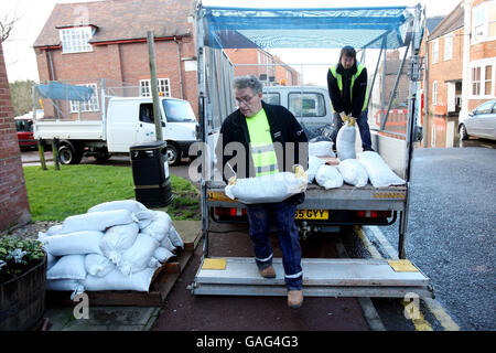 Sand bags arrive for residents in New Street Upton, Worcestershire. Stock Photo