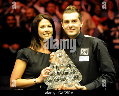 Mark Selby and trophy after defeating Stephen Lee during the SAGA ...