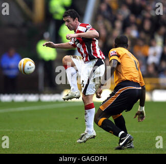 Soccer - Coca-Cola Football Championship - Wolverhampton Wanderers v Sheffield United - Molineux. Sheffield United's Gary Speed and Wolves' Seyi Olofinjana during the Coca-Cola Football Championship match at the Molineux, Wolverhampton. Stock Photo