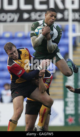 London Irish player Delon Armitage rises to collect the ball against Gwent Newport Dragons during the Heineken Cup match at Madejski Stadium, Reading. Stock Photo