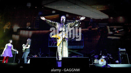 Liverpool The Musical - Liverpool. Pete Wylie and band take part in 'Liverpool The Musical' at the Liverpool Echo Arena, Liverpool. Stock Photo