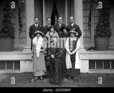 Front row, left to right: Lady Louise Mountbatten; Lady Edwina Mountbatten, wife of Louis Mountbatten; The Dowager Marchioness of Milford Haven (grand-daughter of Queen Victoria); Nadejda Mountbatten, Marchioness of Milford Haven; and Princess Andrew of Greece. Back row, left to right: The Crown Prince of Sweden; Lord Louis Mountbatten; George, Marquess of Milford Haven; and Prince Andrew of Greece. Stock Photo
