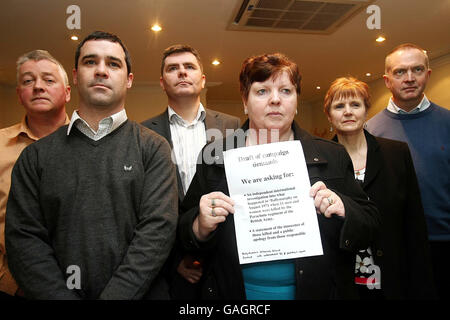 Alice Harper from Belfast , with Alan Brecknell, Mark Thompson, Paul O' Connor, Margaret Urwin and Kevin O'Loughlin , whose father died in Ballymurphy, 1971, during a press conference in the Gresham Hotel, Dublin by various victim support groups calling for an independent international truth commission. Stock Photo