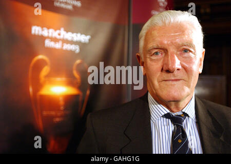 Former Manchester United player Bill Foulkes at the launch of the logo for the UEFA Champions League which will be played in Manchester 2003 Stock Photo