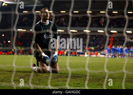 Soccer - Worthington Cup - Fourth Round - Liverpool v Ipswich Town. Liverpool's Jerzy Dudek looks back in disbelief after letting in one of Ipswich Town's penalties during the shoot-out Stock Photo