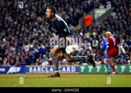 Soccer - Worthington Cup - Fourth Round - Liverpool v Ipswich Town. Liverpool's Jerzy Dudek throws the ball out Stock Photo