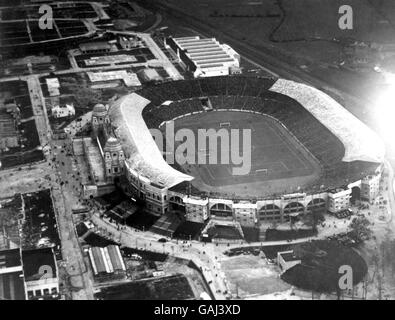 Aerial view of Wembley Stadium as the two teams line up for the presentations before the match Stock Photo