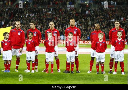 Soccer - International Friendly - England v Switzerland - Wembley Stadium. England players line up with the mascots Stock Photo