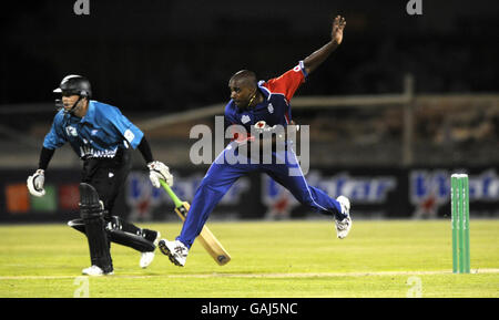 England's Dimitri Mascarenhas in action during the National Bank Twenty20 International match at the AMI Stadium, formerly known as Lancaster Park, Christchurch, New Zealand. Stock Photo