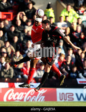 Soccer - Coca-Cola Football League One - Nottingham Forest v Swindon Town - City Ground. Nottingham Forest's Wes Morgan and Swindon Town's Billy Paynter during the Coca-Cola League One match at the City Ground, Nottingham. Stock Photo