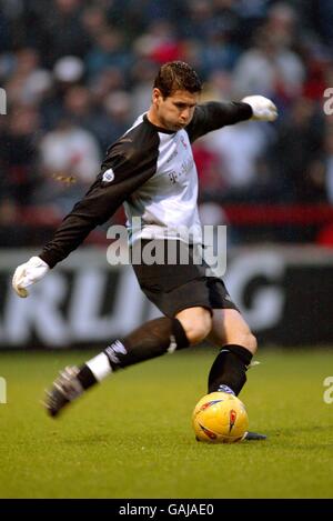 MIKE POLLITT, GOALKEEPER OF ROTHERHAM UNITED FOOTBALL CLUB Stock Photo ...