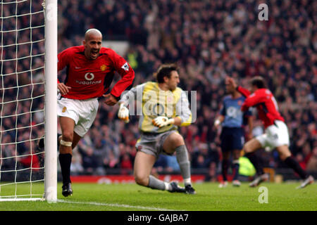 Manchester United's Juan Veron celebrates his goal against Olympiakos with  David Beckham, during thier UEFA Champions League Group F match at the  Apollon Rizoupoli Stadium. THIS PICTURE CAN ONLY BE USED WITHIN