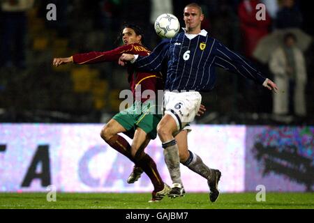 Portugal's Nuno Gomes (l) battles with Scotland's Lee Wilkie (r) Stock Photo