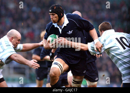 Rugby Union - Varsity Match - Oxford University v Cambridge University. Oxford University's David Lubens charges through tackles from Cambridge University's Jakobus Bosch and Owen Edwards Stock Photo