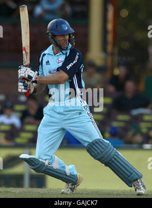 Cricket - Ford Ranger One Day Cup - Speed Blitz Blues v Victoria Bushrangers - Sydney Cricket Ground. Speed Blitz Blues Simon Katich in action during the Ford Ranger One Day Cup Speed Blitz Blues v Victoria Bushrangers Stock Photo