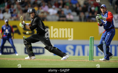 New Zealand's Jacob Oram in action during the Third One Day International match at Eden Park, Auckland, New Zealand. Stock Photo