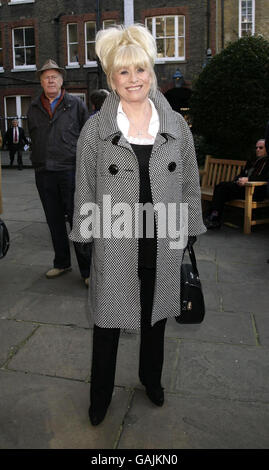 Barbara Windsor arrives for a memorial service for the late broadcaster Ned Sherrin CBE, held at St Paul's Church in Covent Garden, central London. Stock Photo