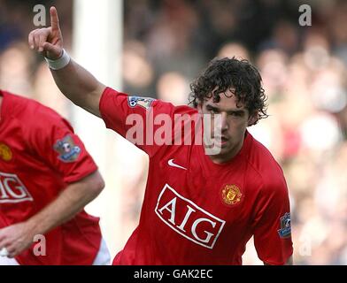 Soccer - Barclays Premier League - Fulham v Manchester United - Craven Cottage. Manchester United's Owen Hargreaves celebrates after scoring the first goal Stock Photo