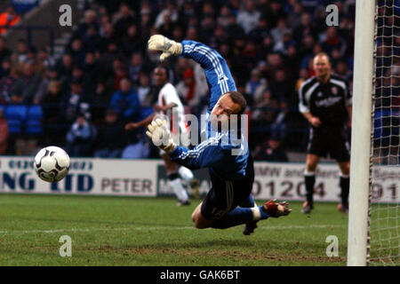 Fulham goalkeeper Maik Taylor makes a great save from Bolton Wanderers' Youri Djorkaeff Stock Photo