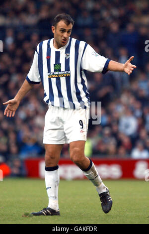 Soccer - FA Barclaycard Premiership - West Bromwich Albion v Arsenal. West Bromwich Albion's Danny Dichio pleads his innocence to the referee Stock Photo