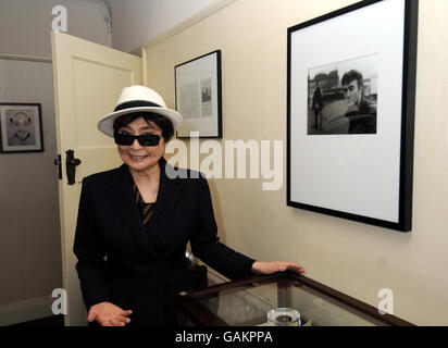 Yoko Ono Photocall - Liverpool Stock Photo