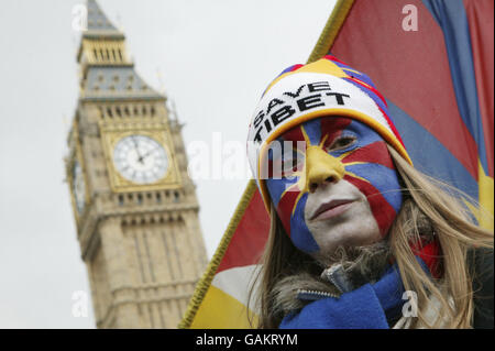 Beijing Olympics Torch Relay - London. Jo Grant from Hertfordshire protesting for a free Tibet as the Olympic torch goes past Big Ben in central London. Stock Photo