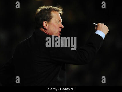 Soccer - Barclays Premier League - West Ham United v Portsmouth - Upton Park. West Ham manager Alan Curbishley encourages his team during the Barclays Premier League match at Upton Park, London. Stock Photo