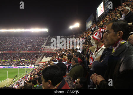 Soccer - European Cup - Final - Steaua Bucharest v Barcelona - Estadio  Ramon Sanchez Pizjuan, Sevilla Stock Photo - Alamy