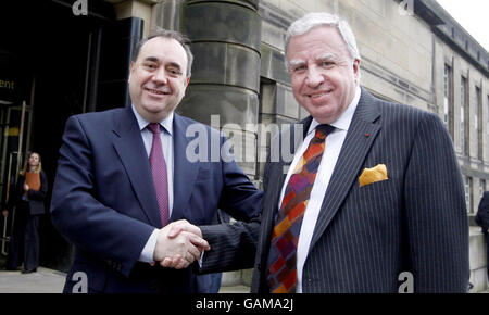 Scotland's First Minister Alex Salmond (left) meets Paul Murphy, the Secretary of State for Wales outside St Andrews House in Edinburgh. First Minister Alex Salmond today took part in talks on setting up a high-powered ministerial body to smooth the path of devolution. Stock Photo